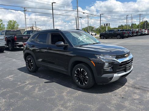Used 2023 Chevrolet TrailBlazer LT w/ Convenience Package AWD/4WD image 2