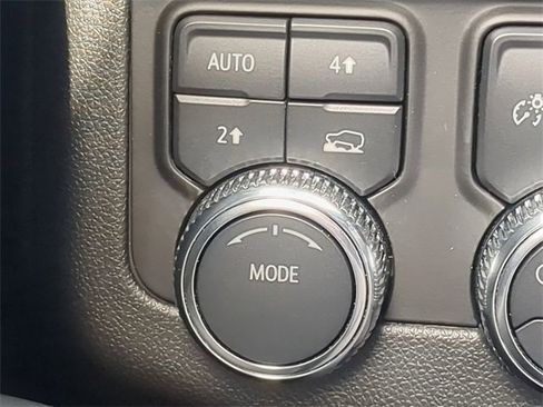 Used 2024 GMC Yukon SLE w/ Gmc Pro Safety Plus Package image 28