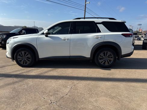Used 2022 Nissan Pathfinder SV image 4