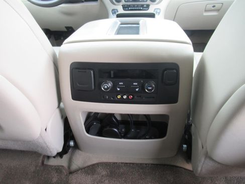 Used 2015 GMC Yukon Denali w/ Premium Package AWD/4WD image 35