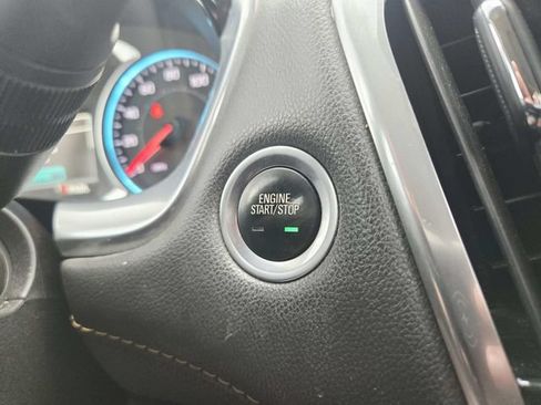 Used 2019 Chevrolet Traverse Premier w/ Driver Confidence II Package FWD image 19