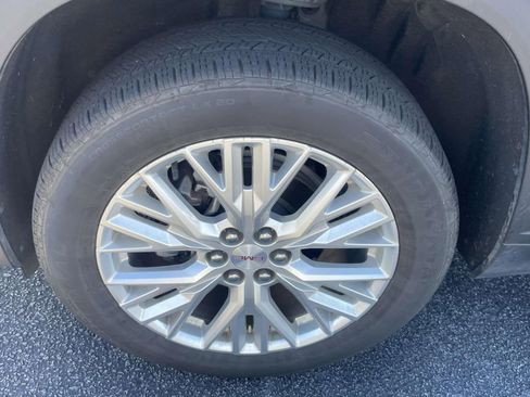 Used 2024 GMC Acadia Elevation image 11