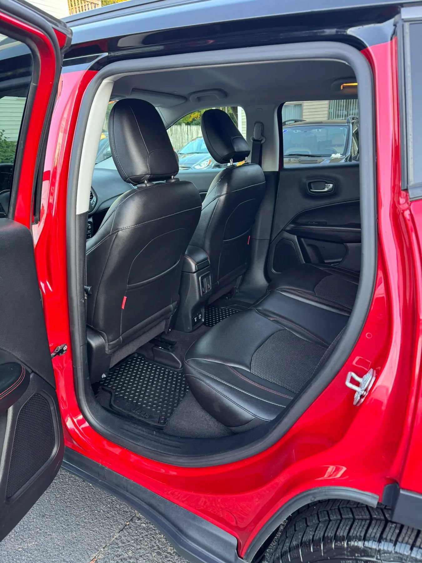 Used 2018 Jeep Compass Trailhawk w/ Cold Weather Group AWD/4WD image 23