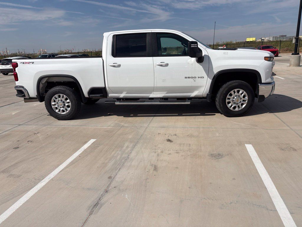 Used 2025 Chevrolet Silverado 3500 LT w/ Safety Package AWD/4WD image 12