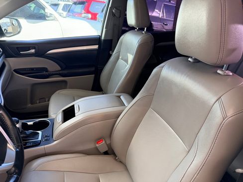 Used 2014 Toyota Highlander XLE image 7