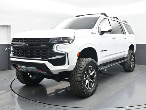 Used 2023 Chevrolet Suburban Z71 w/ Luxury Package AWD/4WD image 10