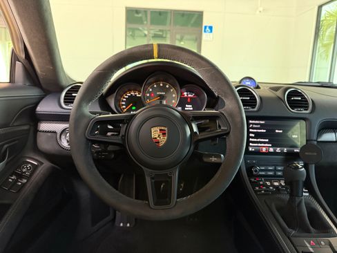 Used 2025 Porsche 718 Cayman GT4 RS RWD image 40