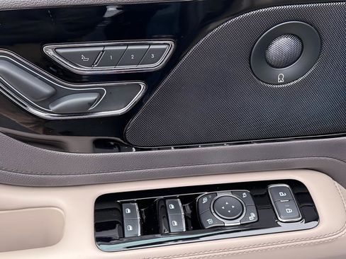 Used 2021 Lincoln Aviator Reserve w/ Equipment Group 201A image 30