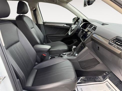 Used 2022 Volkswagen Tiguan SE image 16