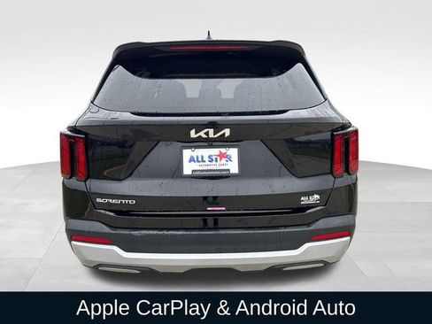 Used 2025 Kia Sorento LX image 9