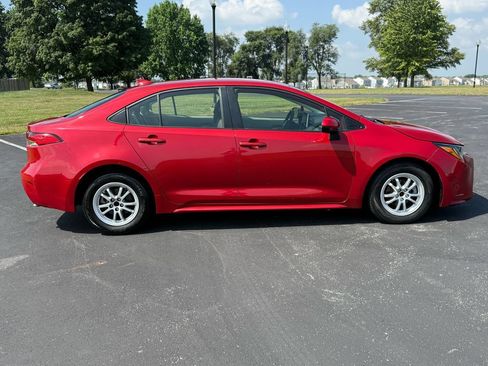 Used 2021 Toyota Corolla LE FWD image 4