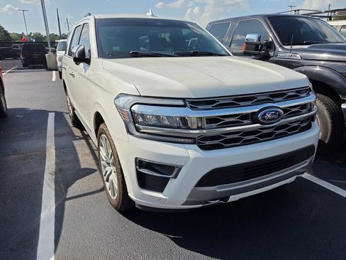 Used 2024 Ford Expedition Platinum AWD/4WD image 2