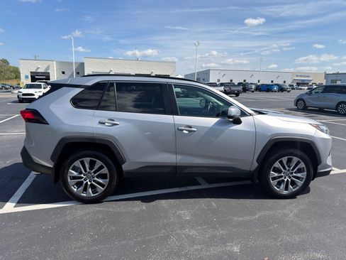 Used 2022 Toyota RAV4 XLE Premium AWD/4WD image 9