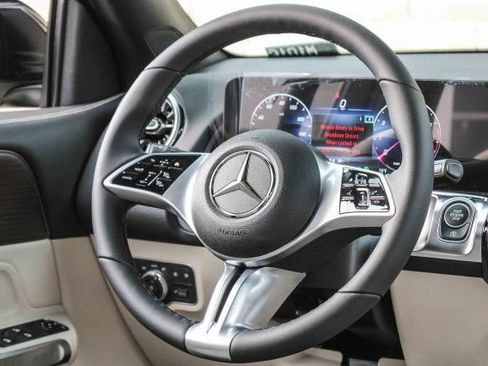 New 2026 Mercedes-Benz GLB 250 4MATIC image 17