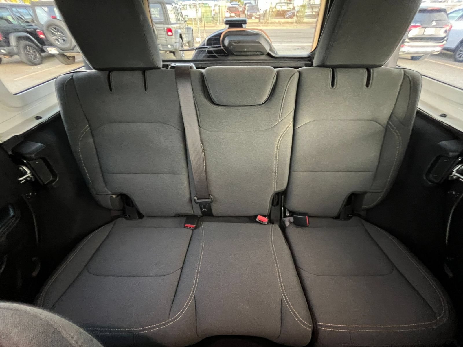 Used 2025 Jeep Wrangler Unlimited Sahara AWD/4WD image 36