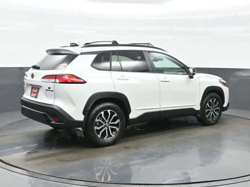 Used 2025 Toyota Corolla Cross AWD Hybrid w/ Moonroof Package image 6