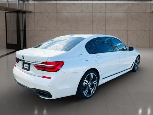 Used 2019 BMW 740i w/ M Sport Package RWD image 3