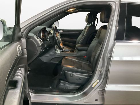 Used 2021 Jeep Grand Cherokee Laredo X image 9