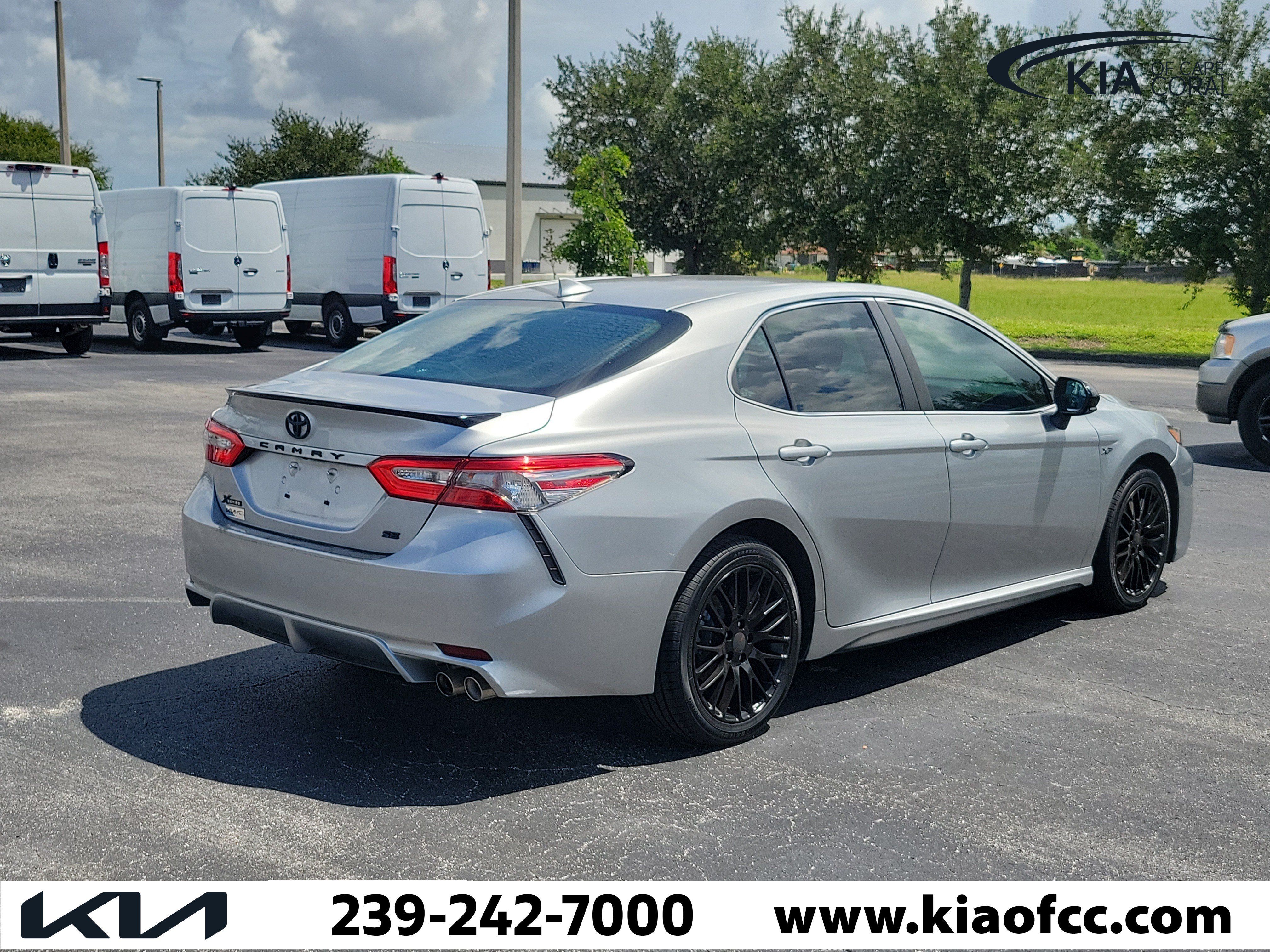 Used 2019 Toyota Camry SE FWD image 6