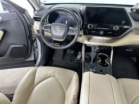 Used 2023 Toyota Highlander Limited AWD/4WD image 18