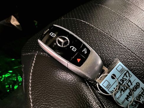 Used 2017 Mercedes-Benz E 300 4MATIC image 14