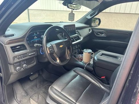 Used 2022 Chevrolet Tahoe High Country RWD image 2
