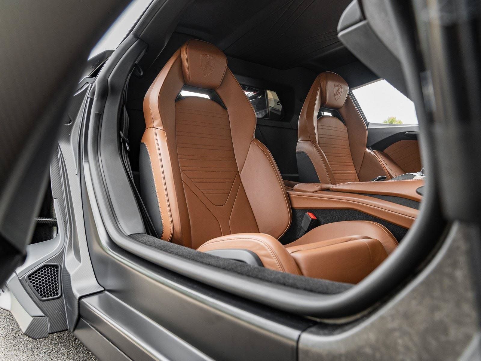 Used 2024 Lamborghini Revuelto AWD/4WD image 14
