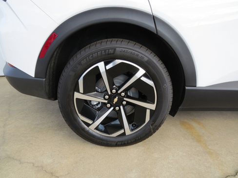 New 2026 Chevrolet Equinox EV LT image 9