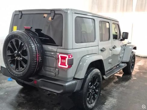 Used 2022 Jeep Wrangler Unlimited Sahara w/ Cold Weather Group AWD/4WD image 3