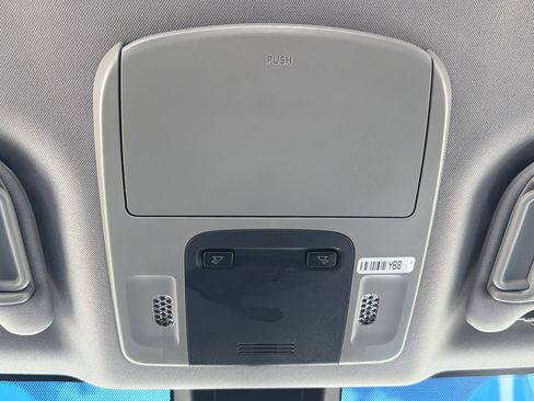 Used 2018 Toyota Camry SE image 19