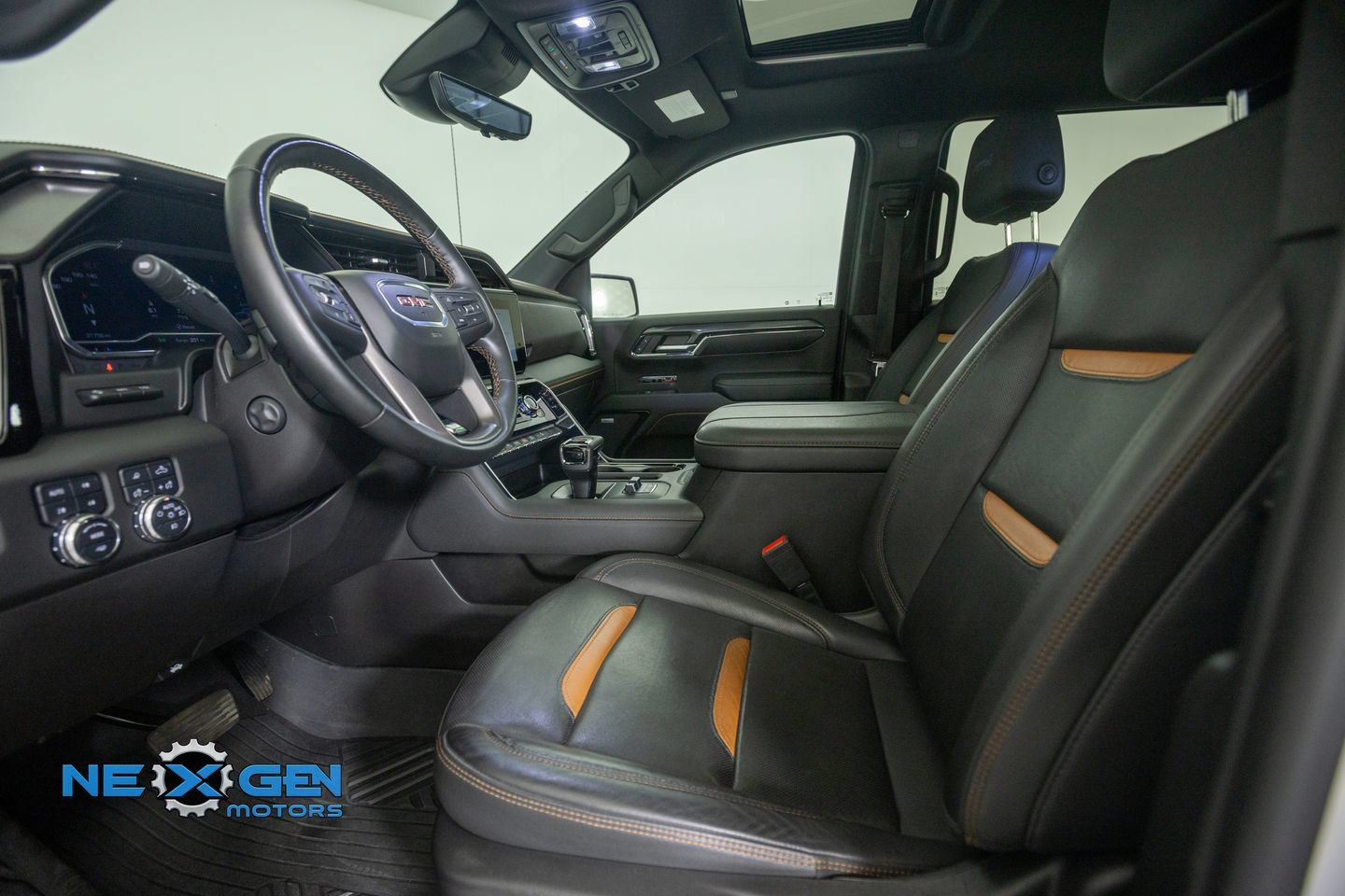 Used 2024 GMC Sierra 1500 AT4 w/ Technology Package AWD/4WD image 13