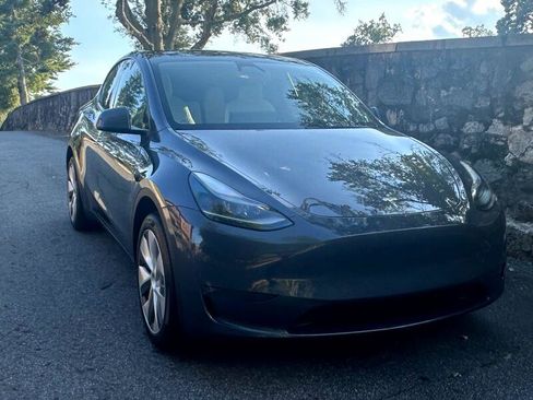 Used 2023 Tesla Model Y Long Range image 16