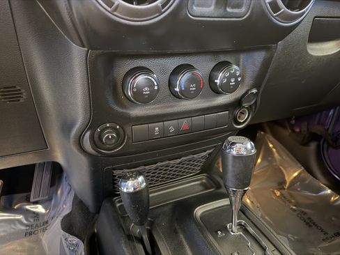 Used 2018 Jeep Wrangler Sport AWD/4WD image 18