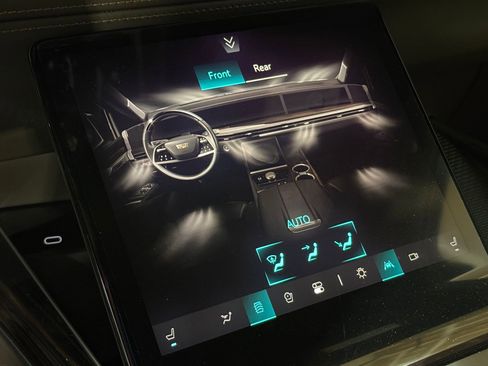New 2026 Cadillac Escalade ESV Luxury AWD/4WD image 33