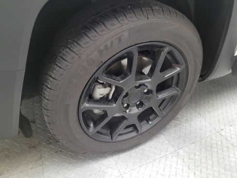Used 2020 Jeep Renegade Altitude FWD image 31