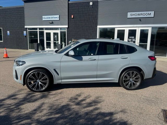 Used 2022 BMW X4 xDrive30i w/ M Sport Package AWD/4WD image 5