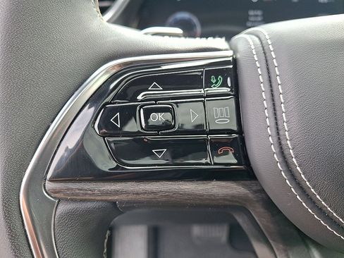 Used 2024 Jeep Grand Cherokee Overland AWD/4WD image 23