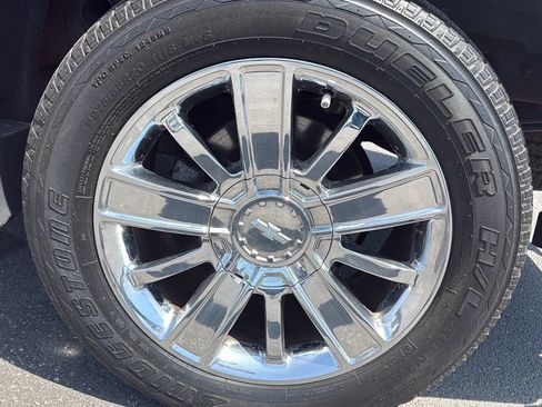 Used 2015 Chevrolet Silverado 1500 High Country w/ High Country Premium Package AWD/4WD image 10