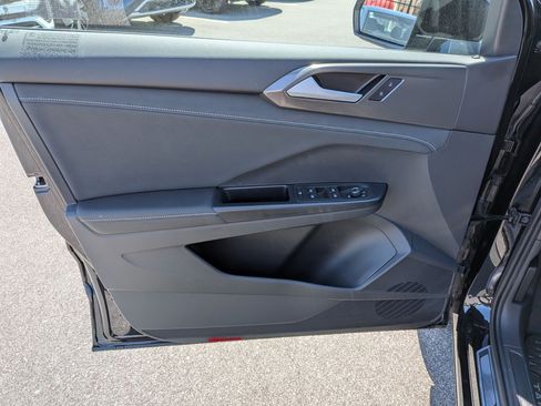 Used 2025 Volkswagen Taos SE image 11