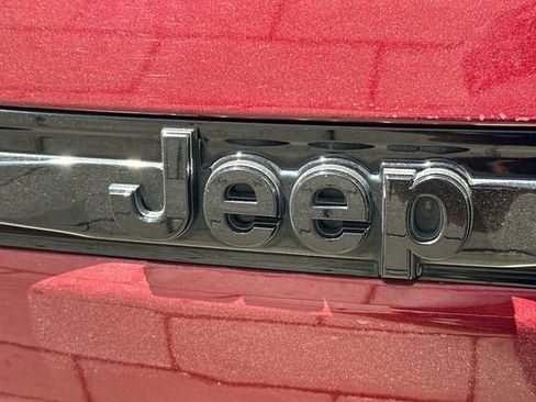 Used 2024 Jeep Grand Cherokee Altitude AWD/4WD image 13