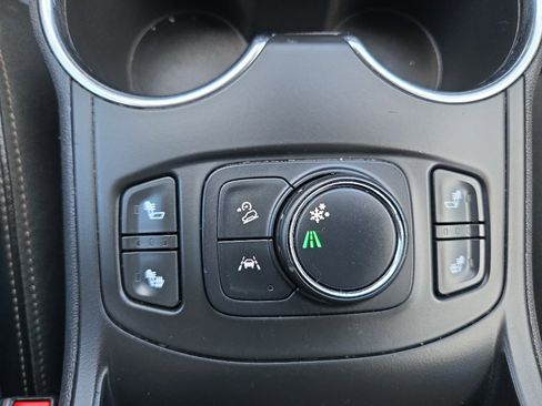 Used 2024 GMC Terrain SLT image 19