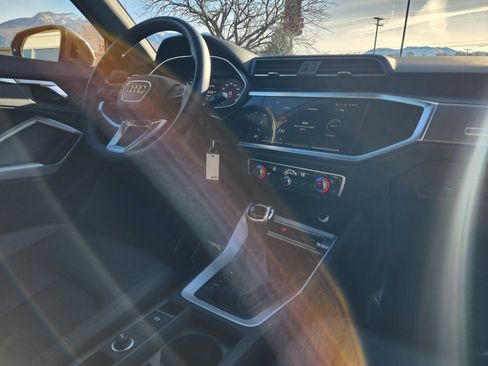 Used 2025 Audi Q3 2.0T Premium image 18