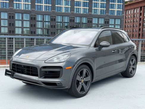 Certified 2023 Porsche Cayenne Turbo S AWD/4WD image 1