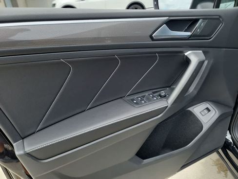 Certified 2023 Volkswagen Tiguan SE R-Line FWD image 30