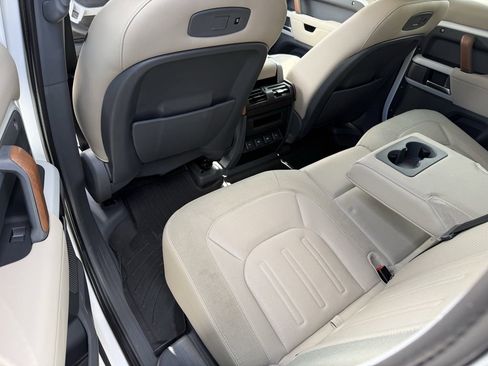 Used 2020 Land Rover Defender 110 SE image 14