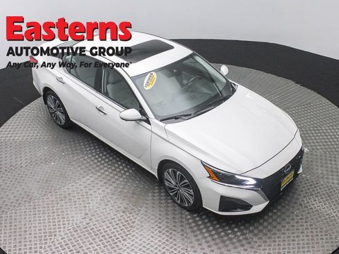 Used 2023 Nissan Altima 2.5 SL AWD/4WD image 3