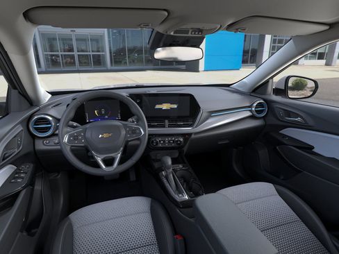 New 2026 Chevrolet Trax LT w/ LT Convenience Package FWD image 17