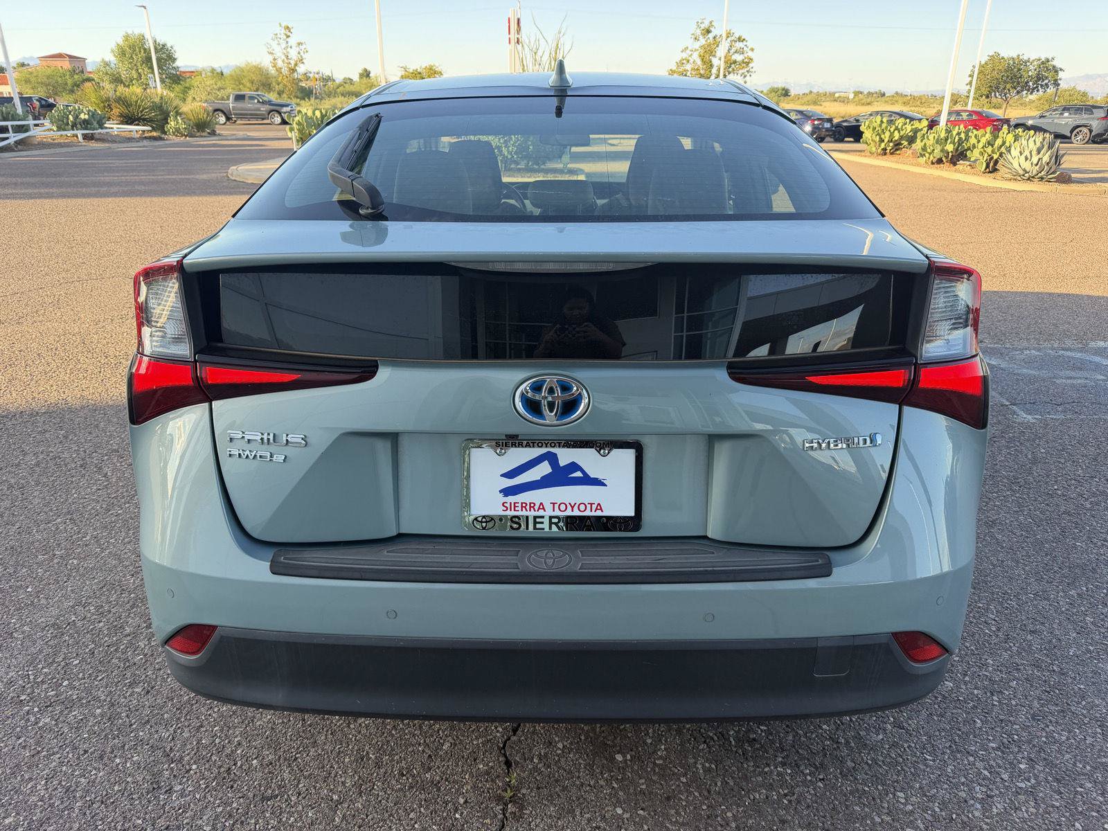 Used 2020 Toyota Prius LE AWD/4WD image 4