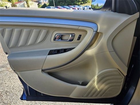 Used 2018 Ford Taurus SE image 29