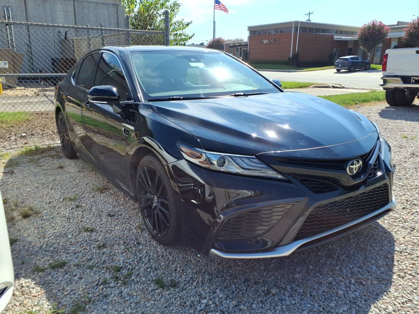 Used 2021 Toyota Camry XSE FWD image 6